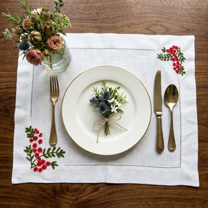 Sets de Nappes et Serviettes Personnalisés en Lin Brodé Fait Main de Luxe à Points Français Rouge Mimosa, Lavables et Réutilisables, Vente en Gros - Product Image 2
