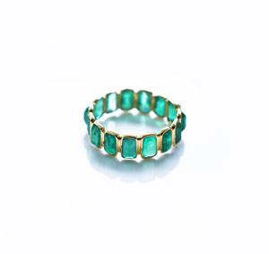 Anillo de Eternidad con Esmeralda Natural, Oro Amarillo de 18K, Gema Verde con Corte Octogonal - Product Image 1