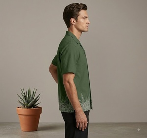 เสื้อเชิ้ตผู้ชายสีเขียว ผ้าฝ้ายซาติน แขนยาว คอวี สวมใส่สบาย ระบายอากาศได้ดี กันยับ เหมาะสำหรับฤดูร้อน สีพื้น กระดุมทรงแตร - Product Image 1