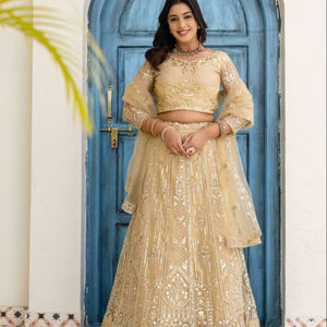 Ramdev Trading Vêtements ethniques indiens : Ensemble de mariage en tulle papillon, comprenant un Lehenga Choli lourd avec broderie de sequins et de cordon, et un Dupatta en tulle - Product Image 1