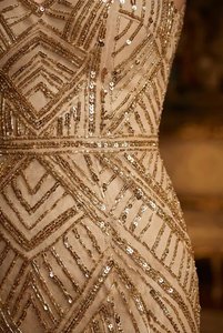 Vestido de Noche Dorado Estilo Art Deco con Lentejuelas, Corte Sirena, Cuello en V, Sin Mangas, Patrón Geométrico, Vestido de Gala de Lujo para Mujer - Product Image 4