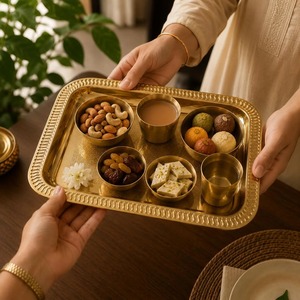 High Quality Round Metal <b>Decorative</b> <b>Plate</b> Hammered Gold Floral Pattern Oriental Wedding Dish <b>Decorative</b> Circle Round Platter - Product Image 2