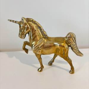 Figurine décorative en laiton de licorne pour la décoration de table de bureau et la collection d'accessoires d'intérieur modernes - Product Image 1