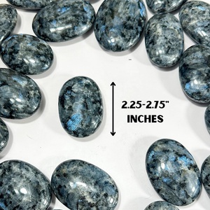 Vente en gros de pierres de palme larvikite pierres polies en vrac pour les travailleurs de l'énergie et les cadeaux - Product Image 2