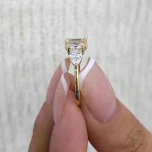 Anillo Toi et Moi con Diamante Ovalado Esmeralda en Oro Amarillo Sólido, Anillo de Compromiso con Diamante Cultivado en Laboratorio, Anillo de Promesa Nupcial Moderno - Product Image 4