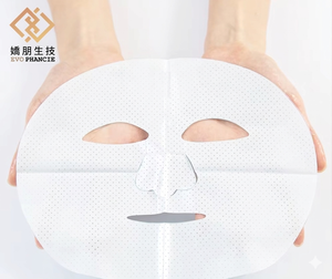 Masque en feuille pour les mains infusé à la vitamine C pour un soin optimal du visage, du corps, des seins, du nez et des pieds - Product Image 1