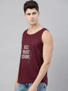เสื้อกล้ามผู้ชายสีแดงเลือดหมู ทรงเข้ารูป คอกลม พิมพ์ลายด้านใน แพ็ค 6 ตัว สไตล์ลำลอง ผ้าฝ้าย 100% ระบายอากาศได้ดี ถักทออย่างประณีต - Product Image 6