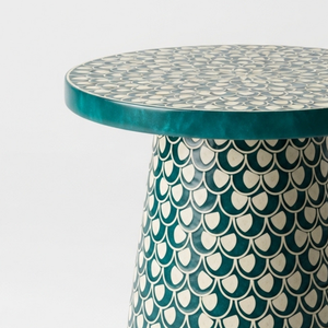 โต๊ะข้างทรงกลมสีเขียวอมฟ้าลายกระดูกปลาฝังมุก งานแฮนด์เมด โต๊ะกาแฟลายเกล็ดปลา - Product Image 5