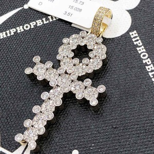 Collier pendentif hip-hop haut de gamme de qualité supérieure, entièrement serti de diamants, avec micro-pavé de moissanite, pour homme, idéal pour les soirées - Product Image 4