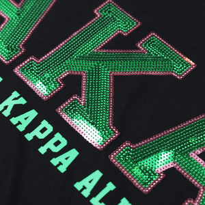 T-shirt décontracté à manches courtes en coton premium pour femme, avec patch de sequins noirs AKA, vêtement de sororité grecque - Product Image 3