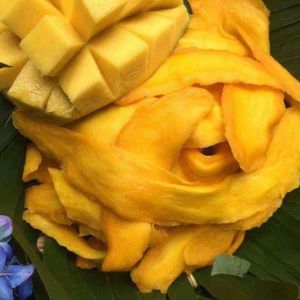 Tranches de mangue séchées FD biologiques de qualité supérieure avec sirop, collation de fruits en vrac éco-durable pour régime végétalien et décoration de pâtisserie - Product Image 3