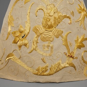 Premium Quality Embroidery Banner Custom <b>Fabric</b> Beige <b>Gold</b> Floral Embroidered Badges Applique Patch - Product Image 6