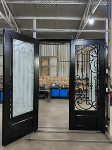 Porte d'entrée battante postmoderne en fer forgé sur mesure avec panneaux de verre et moustiquaire en acier inoxydable – Solution complète pour villa - Product Image 3