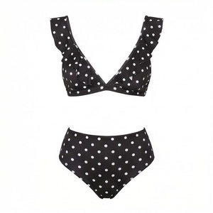 Conjunto de bikini negro con lunares para mujer, top con volantes, pantalones de cintura alta, traje de baño de dos piezas - Product Image 2