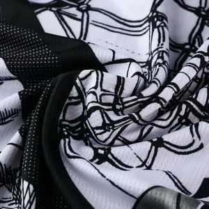 Uniforme de baloncesto OEM de alta calidad con gráficos personalizados, bajo MOQ, con logotipo y etiqueta de marca propia, camiseta y pantalones cortos deportivos. - Product Image 6