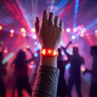Bracelet lumineux LED activé par le son, bracelet lumineux à commande vocale pour concert, festival, événement