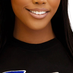 T-shirt en chenille noir Zeta Phi Beta pour femme, avec inscription Zeta, lettres grecques, broderie de la sororité, t-shirt décontracté - Product Image 3