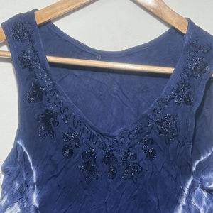 เสื้อทูนิคสไตล์โบฮีเมียนสีครามแบบย้อมสีแบบไทได สำหรับผู้หญิง คอทรงโอ แขนกุด คลาสสิก |   ชุดเดรสลำลองทรงหลวมสำหรับฤดูร้อน - Product Image 3