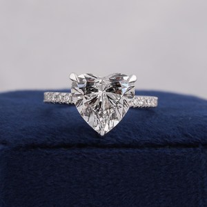 Anillo de Compromiso y Matrimonio de Oro Blanco Sólido de 14K con Diseño de Halo, Diamante de Laboratorio con Corte Corazón de 1 Quilate, Certificado IGI, para Mujer - Product Image 1