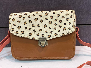 Sac en cuir véritable pour femmes Style Hair-On-Style Multi Print Single Handle Nylon Lining Candy Pattern Sling Bag Lock Closure - Product Image 2