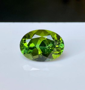 Tourmaline Verte Ovale Taille Ovale Qualité Exceptionnelle Certifiée par un Certificat Tierce Pierre Naturelle Magnifique pour la Fabrication de Bijoux - Product Image 1