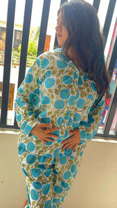 Ensemble pyjama deux pièces en coton pour femme, manches longues, imprimé floral, col rabattu, décontracté, pour l'été, avec fermeture boutonnée sur toute la longueur - Product Image 4
