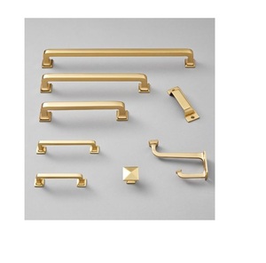 Tirador de latón para armario, manija dorada brillante para muebles de cocina, cajones y guardarropas - Product Image 1