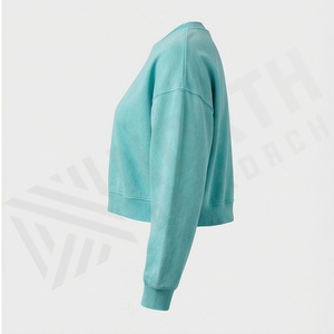 Ensemble de survêtement deux pièces premium pour femme : Sweat-shirt court en satin polyester couleur personnalisée et pantalon de jogging élégant - Product Image 3