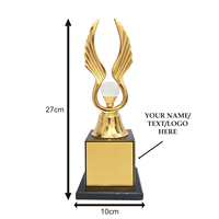 Trophée Ailes Décoratives Personnalisées avec Boule de Cristal, Récompense en Métal Plaqué Or Personnalisable, Design Moderne, Portable