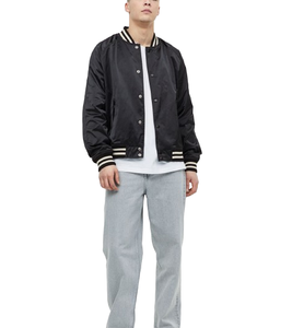 Chaqueta Varsity de Satén para Hombre, Color Sólido, Diseño Negro de Lujo, Transpirable, Estilo Urbano, Tallas Grandes, Venta al Por Mayor - Product Image 3