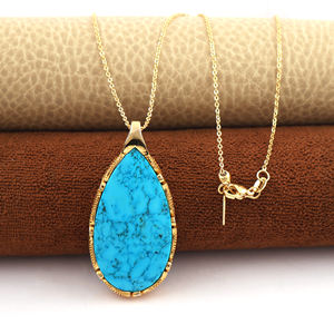 Elegante collar con colgante de piedra de turquesa azul, chapado en oro de 18k, estilo hoja, con engaste tipo collet, joyería boho-sureño. - Product Image 3