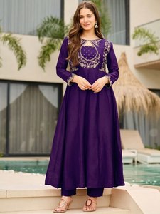 Elegante conjunto de kurta recta hasta la pantorrilla de tela Vichitra. Tela para kurta: Vichitra. Largo de la kurta: 52 pulgadas. - Product Image 4