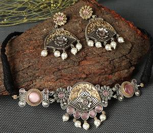 Conjunto de gargantilla de plata oxidada de dos tonos con piedra rosa |   Collar de Gargantilla Tribal Indio |   Joyería Boho de Estilo Distintivo |   Joyería Étnica para Bodas - Product Image 4