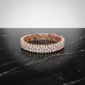 Brazalete Ancho de Diamantes de Lujo Clásico en Oro, Elaborado en Plata de Ley con un Diseño Elegante y Brillante, Regalo de Boda para Mujer - Product Image 5