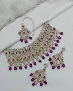 Exquisito Conjunto de Joyería Nupcial Étnica Chapada en Oro Rosa con Aleación, Collar Gargantilla de Piedra de Zirconia, Pendientes y Maang Tikka para Aniversario - Product Image 6