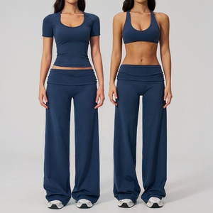 Ensemble de yoga 2 pièces blanc pour femme : Leggings sans couture taille haute avec effet froncé aux fesses et haut court à manches courtes avec dos découpé - Product Image 1