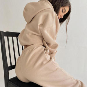 Ensemble de survêtement d'hiver pour femme – Coton molletonné uni, streetwear, sweat à capuche et pantalon de jogging, doux, confortable, décontracté, avec patchs - Product Image 2