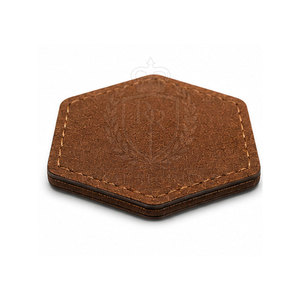 Écussons en cuir couleur personnalisée, étiquettes gaufrées avec logo personnalisé, accessoires vestimentaires durables pour vêtements, vente en gros - Product Image 5