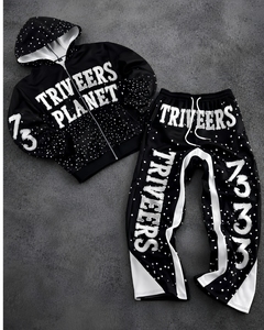 ชุดแทรคสูทสตรีทแวร์โอเวอร์ไซส์สีดำพรีเมียม Triveers Planet 73 – เสื้อฮู้ดซิปคุณภาพสูงและกางเกงจ็อกเกอร์เข้าชุดสำหรับผู้ชาย - Product Image 1