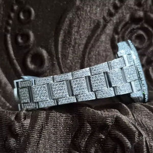 นาฬิกาข้อมือผู้ชายหรูหรา รุ่นทองคำ 18K ประดับเพชรทรงบาแก็ตเต้เต็มหน้าปัด กันน้ำ พร้อมปฏิทิน แสดงเวลาแบบอังกฤษ นาฬิกาโมอิสซาไนต์ สไตล์ฮิปฮอป - Product Image 1