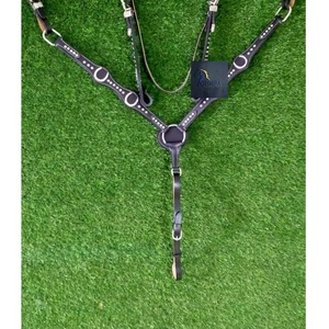 ชุดอุปกรณ์ขี่ม้าหนังสีดำ ASHMIRA EQUESTRIAN พร้อมบังเหียนและสายรัดอกม้า ตกแต่งด้วยโลหะสีเงินแบบตะวันตก - Product Image 2