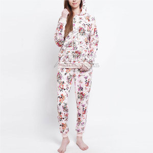 Classic Style Women Tracksuits For Fashionable Look Soft Fabric Tracksuits For Comfortable Wears - Product Image 4