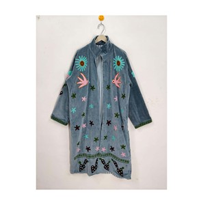 เสื้อแจ็คเก็ตยาวปักลายกำมะหยี่สุดพิเศษ – ลายหัวใจศักดิ์สิทธิ์, เสื้อโค้ทแฮนด์เมดสไตล์โบโฮ, เสื้อโค้ทยาว - Product Image 1