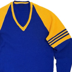 เสื้อคาร์ดิแกนไหมพรมอะคริลิคคุณภาพสูงแบบ OEM ยี่ห้อ Sigma Gamma Rho คอวี ปรับแต่งได้ สไตล์วินเทจ แฟชั่นฤดูหนาว สำหรับชมรมนักศึกษา - Product Image 5
