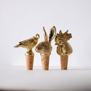 Bouchon de bouteille en métal moderne et tendance avec une forme unique pour les amateurs de vin, accessoires de bar et articles cadeaux - Product Image 4