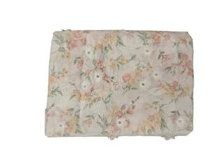 Tissu en coton blanc doux, léger et respirant, imprimé avec des appliques florales 3D, idéal pour la confection de vêtements pour filles, parmi les plus vendus. - Product Image 2