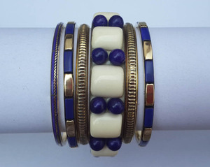 Brazaletes de calidad súper premium con baño de oro, de forma redonda y estilo moderno, a la venta por exportadores indios, venta de artesanías metálicas. - Product Image 1