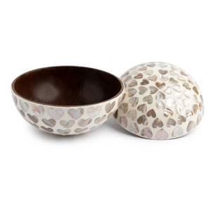 Tazón de cáscara de coco con detalles artísticos tallados, acabado ecológico, superficie lisa y pulida para cocina - Product Image 1
