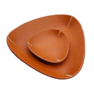 Plateau en cuir fabriqué à la main plateau en cuir organisateur de bureau cadeau de bureau ensemble personnalisé 2 pièces cadeau pour homme cadeau d'anniversaire - Product Image 1