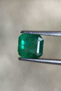 มรกตธรรมชาติทรงแปดเหลี่ยมขนาด 5.50x5.90 มม. สวยงามน่าทึ่ง เหมาะสำหรับทำเครื่องประดับ - Product Image 2